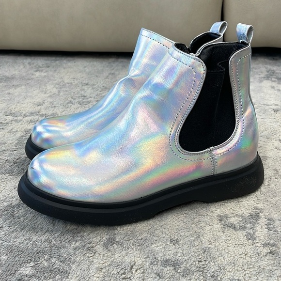 New DV Dolce Vita Cole Ankle Boots Iridescent Metallic Moon Boots Sz 4 - Picture 2 of 15